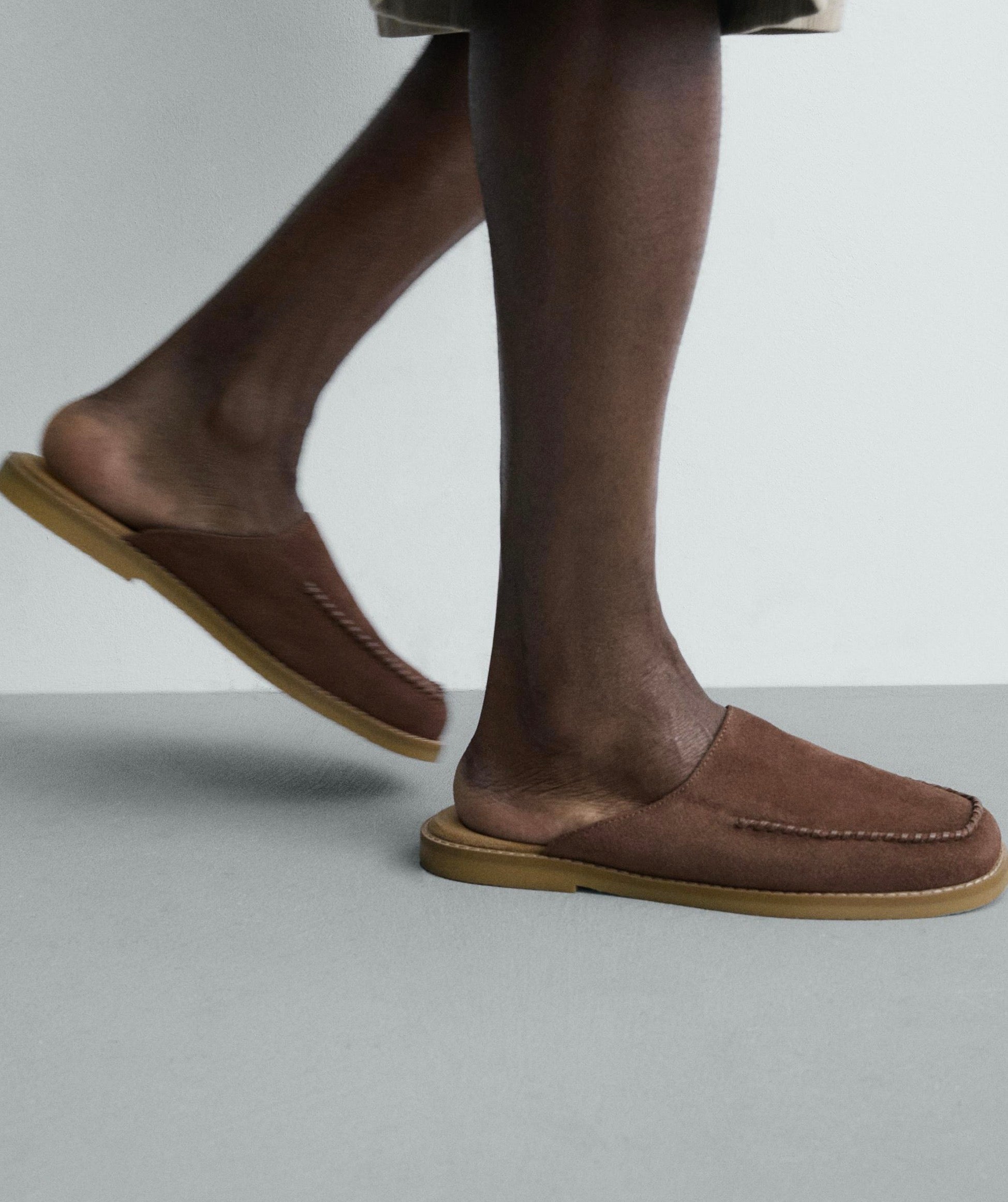 Leather clogs