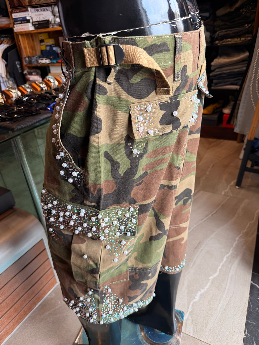 Baggy Pearl World Embellished Short - Camouflage