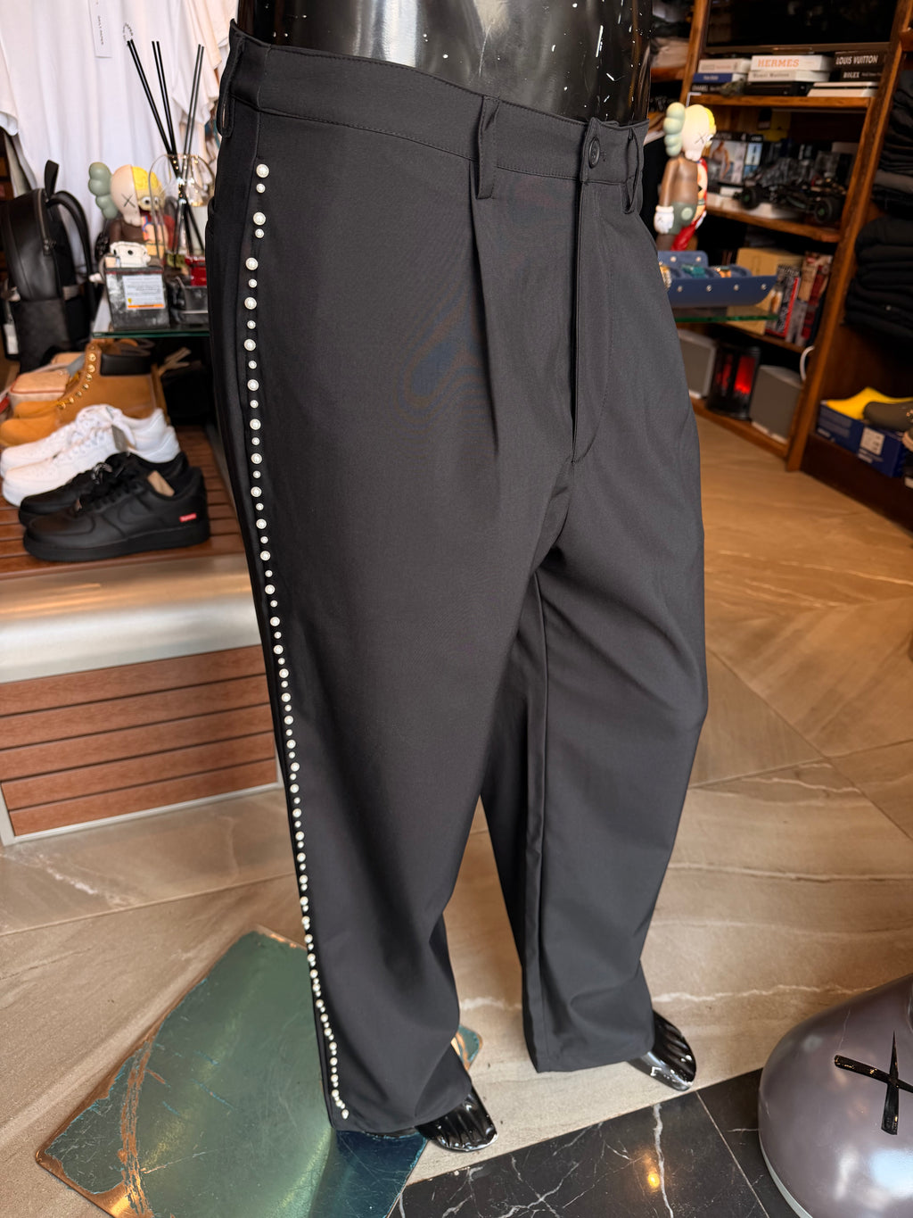 Baggy Pleated Pearl Pant - Black
