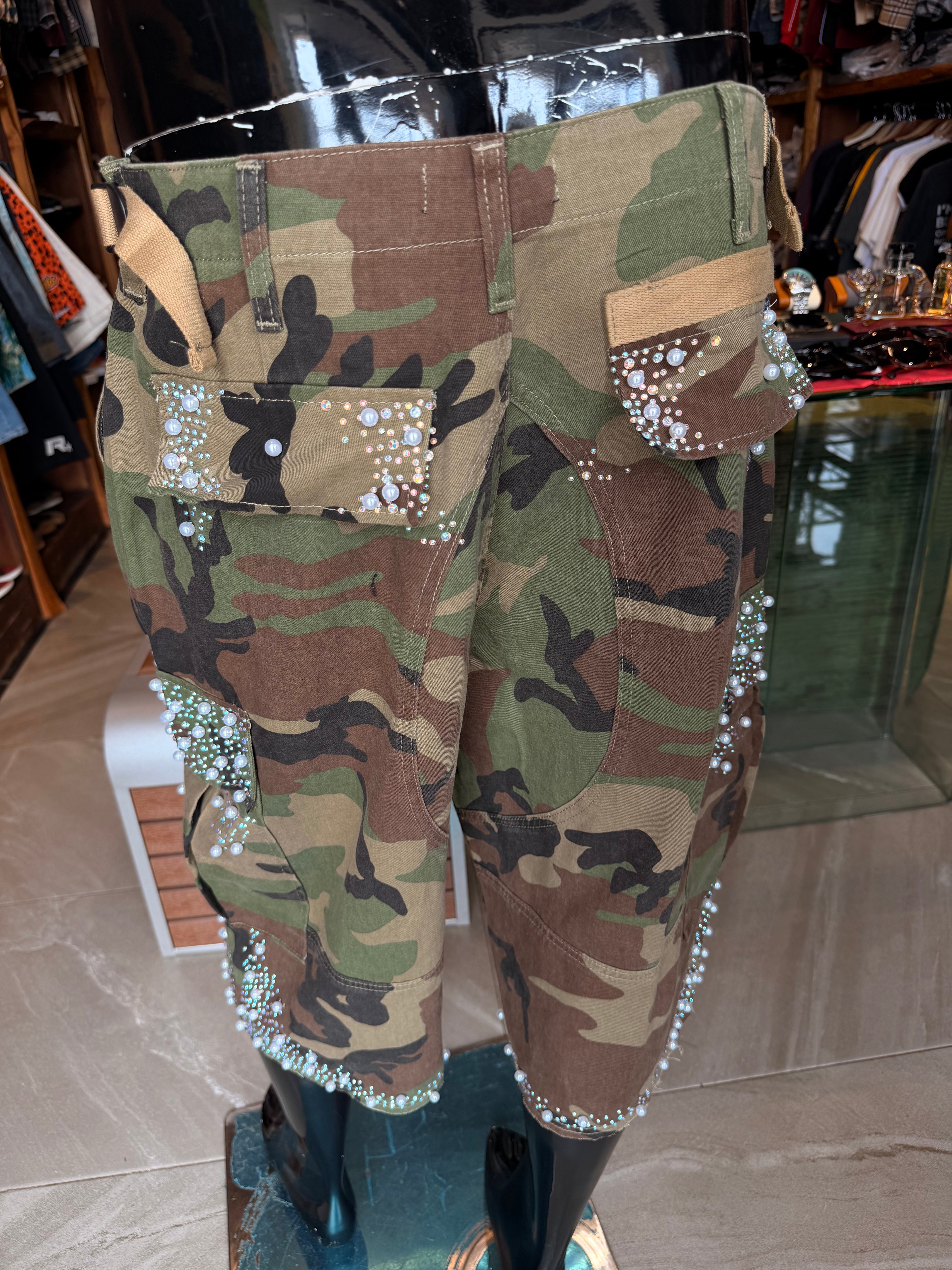 Baggy Pearl World Embellished Short - Camouflage